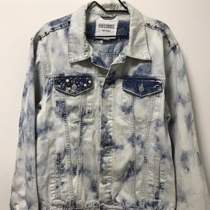 Men’s Decibel Fade Wash Studded Jean Jacket!
